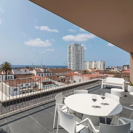 아파트 Urban Penthouse